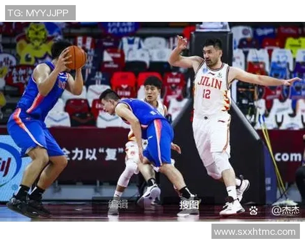 成都篮球队在选拔赛中以65分稳居积分榜首位展现强劲实力