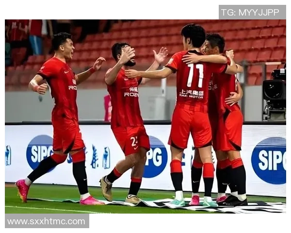 申花与上港激战在即19日对决引发球迷热议期待精彩表现