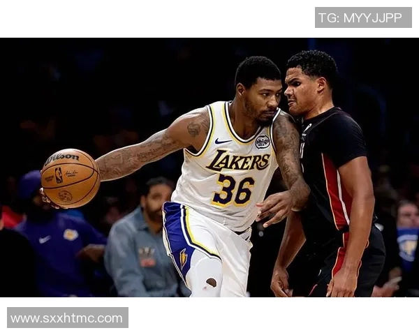 马库斯斯马特的篮球之路与领导力探索:从新秀到球队核心的成长历程