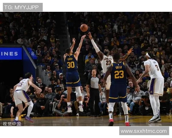 季前赛精彩对决勇士与湖人全场回顾与精彩瞬间分析